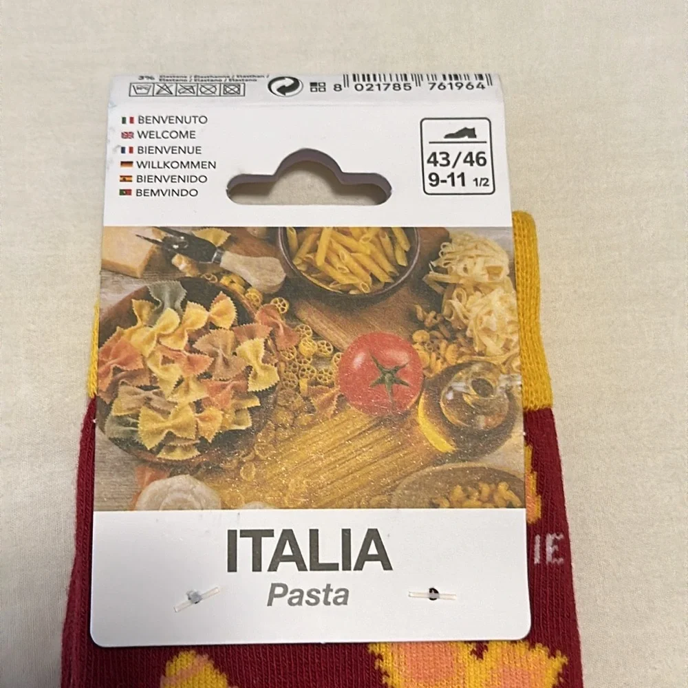 NWT RARE ‘Italia Pasta’ printed crew socks in Red OS